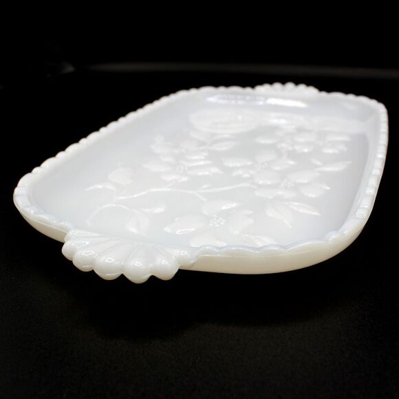 Vintage 1930s Hazel Atlas Dogwood Pattern Milk Glass Luncheon Plate & Cup Set - Picture 4 of 8